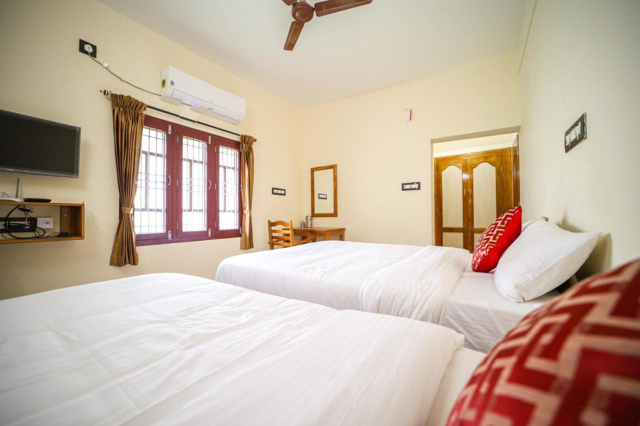 Hotel The Pothigai Palace Kuttālam Zewnętrze zdjęcie